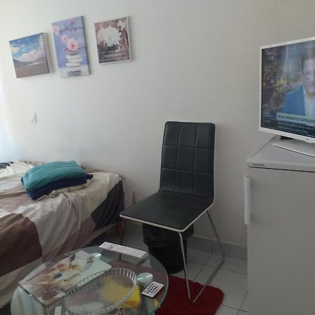 Garges-lès-Gonesse A.B.C Simple Rooms מראה חיצוני תמונה